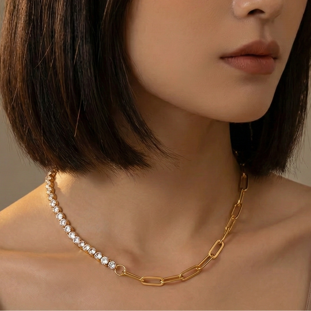 Collar Mitad Circonitas Mitad Clip De Acero Inoxidable y Baño de Oro 18k